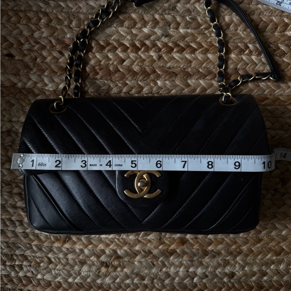 Chanel flap bag black and gold - Picture 12 of 12